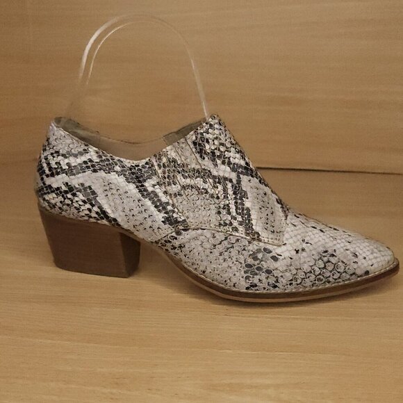 Journee Collection Snake Print Ankle Boots 7 - Picture 1 of 7